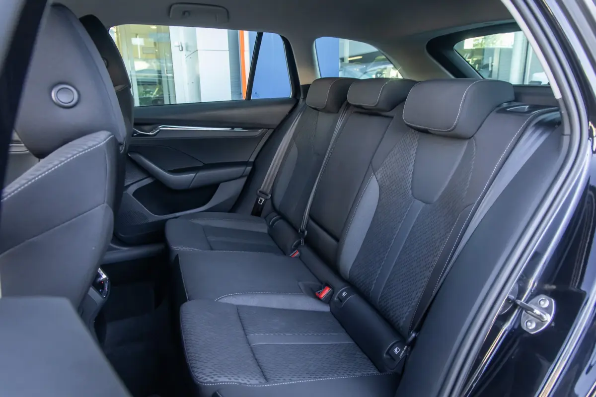 1.0 e-TSI Business Edition Plus | Stoelverwarming | Apple Carplay/Android Auto | Cruise control adaptief | Keyless | Parkeersensoren | Apple Carplay/Android Auto|telefoonintegratie premium |