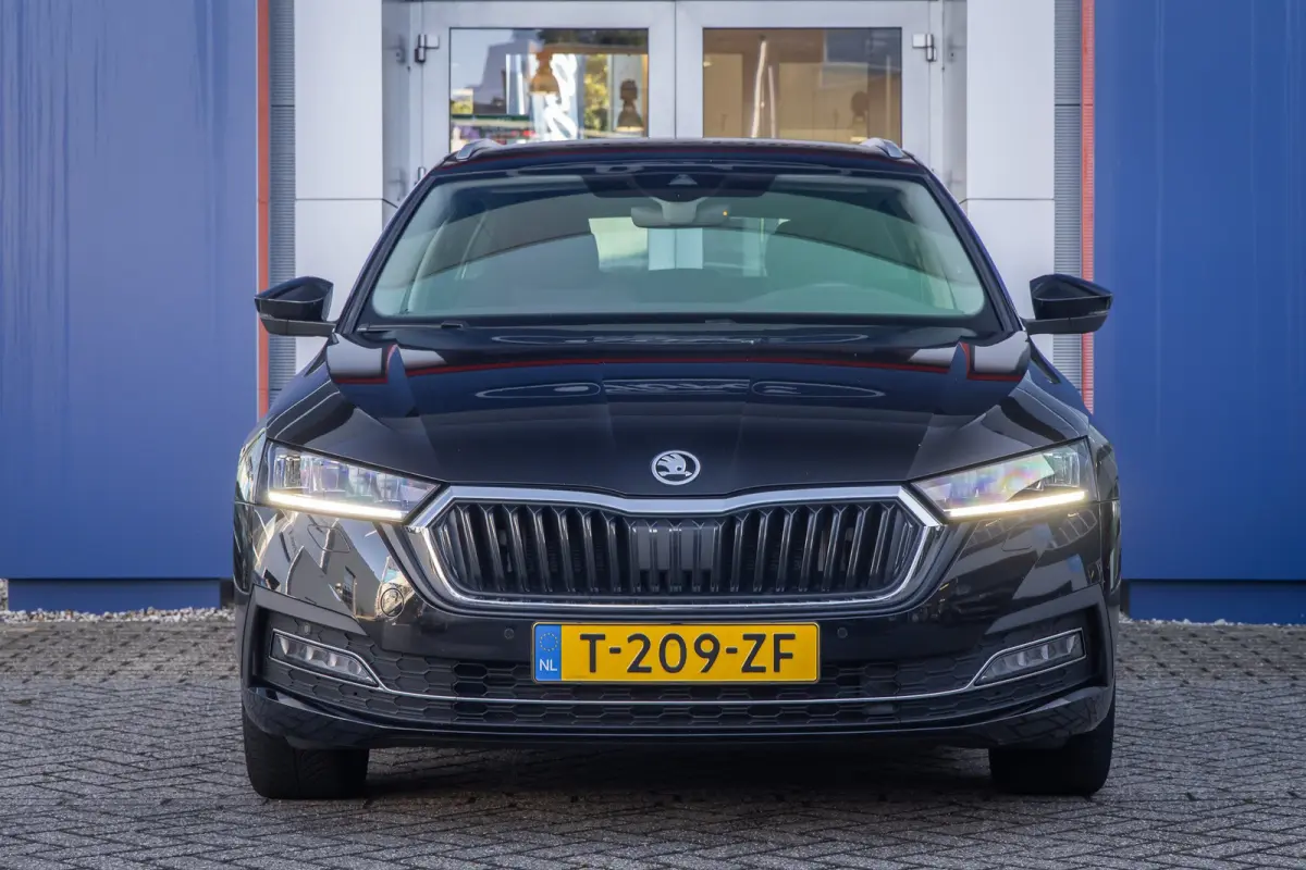 1.0 e-TSI Business Edition Plus | Stoelverwarming | Apple Carplay/Android Auto | Cruise control adaptief | Keyless | Parkeersensoren | Apple Carplay/Android Auto|telefoonintegratie premium |