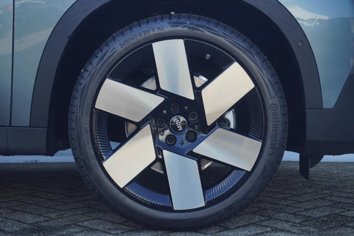 C Favoured Uitvoering | Pakket XL | Panoramadak | Stoel verwarming & Massage | Trekhaak | Driving Assistant Professional