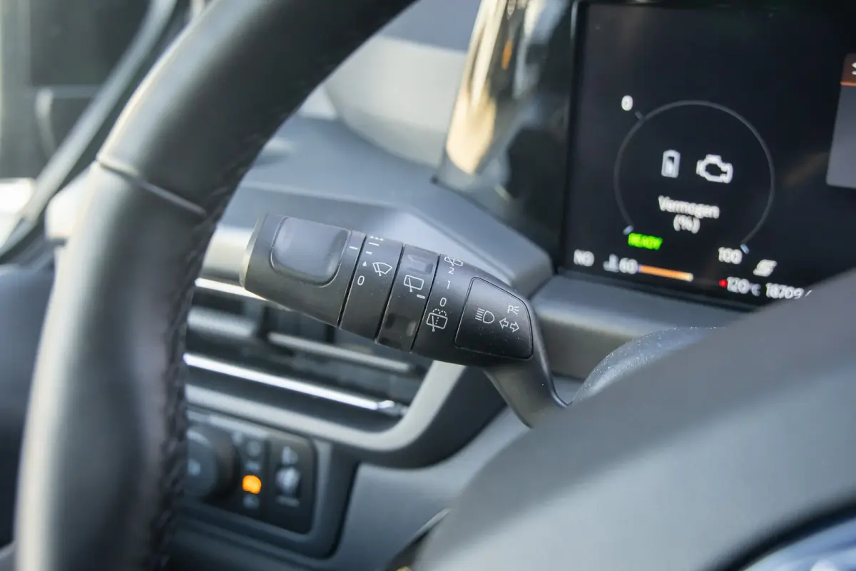 Tourneo 340 2.5 PHEV L1H1 Titanium | Trekhaak | Stoel- Stuurverwarming | Parkeersenoren + Camera | Keyless | LED | Apple Carplay/Android Auto | Apple Carplay/Android Auto|telefoonintegratie 