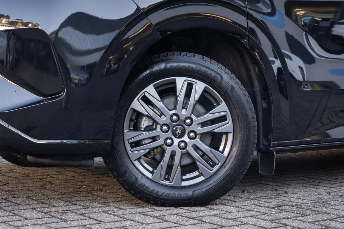 Tourneo 340 2.5 PHEV L1H1 Titanium | Trekhaak | Stoel- Stuurverwarming | Parkeersenoren + Camera | Keyless | LED | Apple Carplay/Android Auto | Apple Carplay/Android Auto|telefoonintegratie 