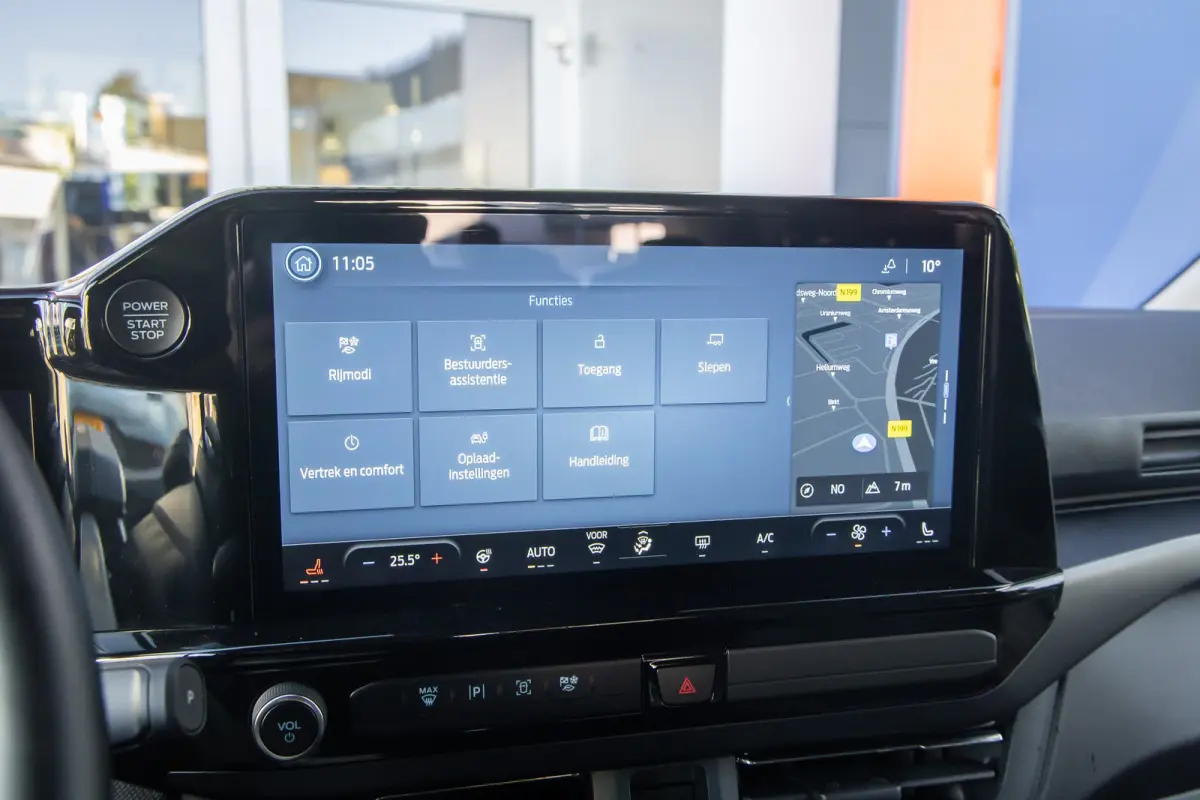 Tourneo 340 2.5 PHEV L1H1 Titanium | Trekhaak | Stoel- Stuurverwarming | Parkeersenoren + Camera | Keyless | LED | Apple Carplay/Android Auto | Apple Carplay/Android Auto|telefoonintegratie 