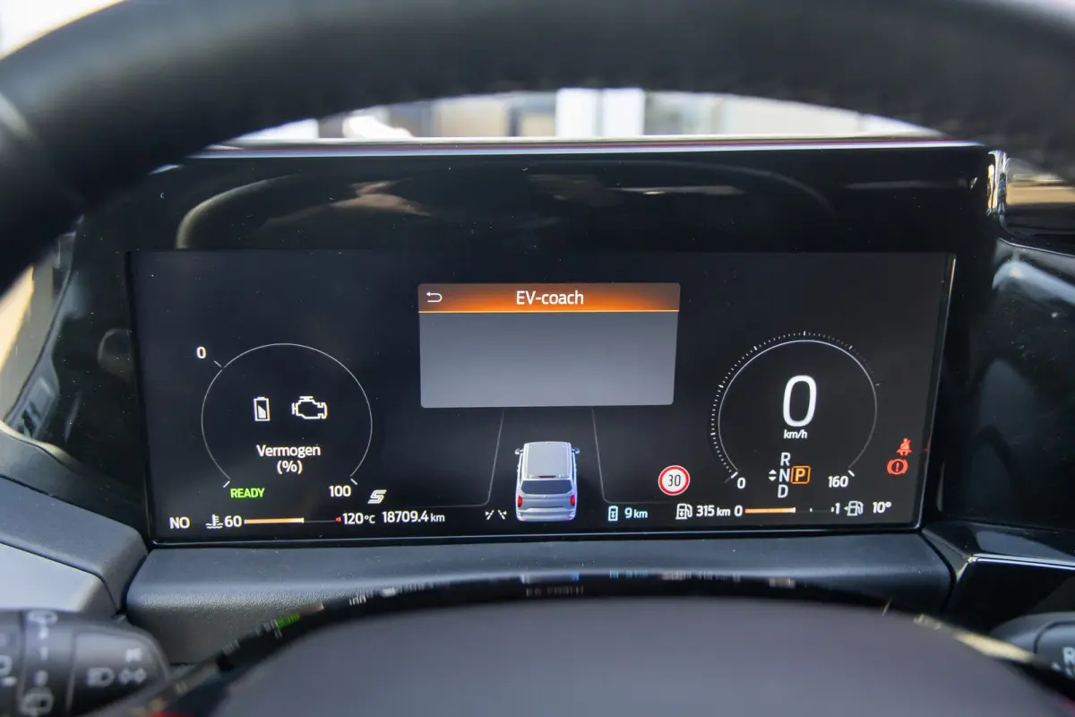 Tourneo 340 2.5 PHEV L1H1 Titanium | Trekhaak | Stoel- Stuurverwarming | Parkeersenoren + Camera | Keyless | LED | Apple Carplay/Android Auto | Apple Carplay/Android Auto|telefoonintegratie 