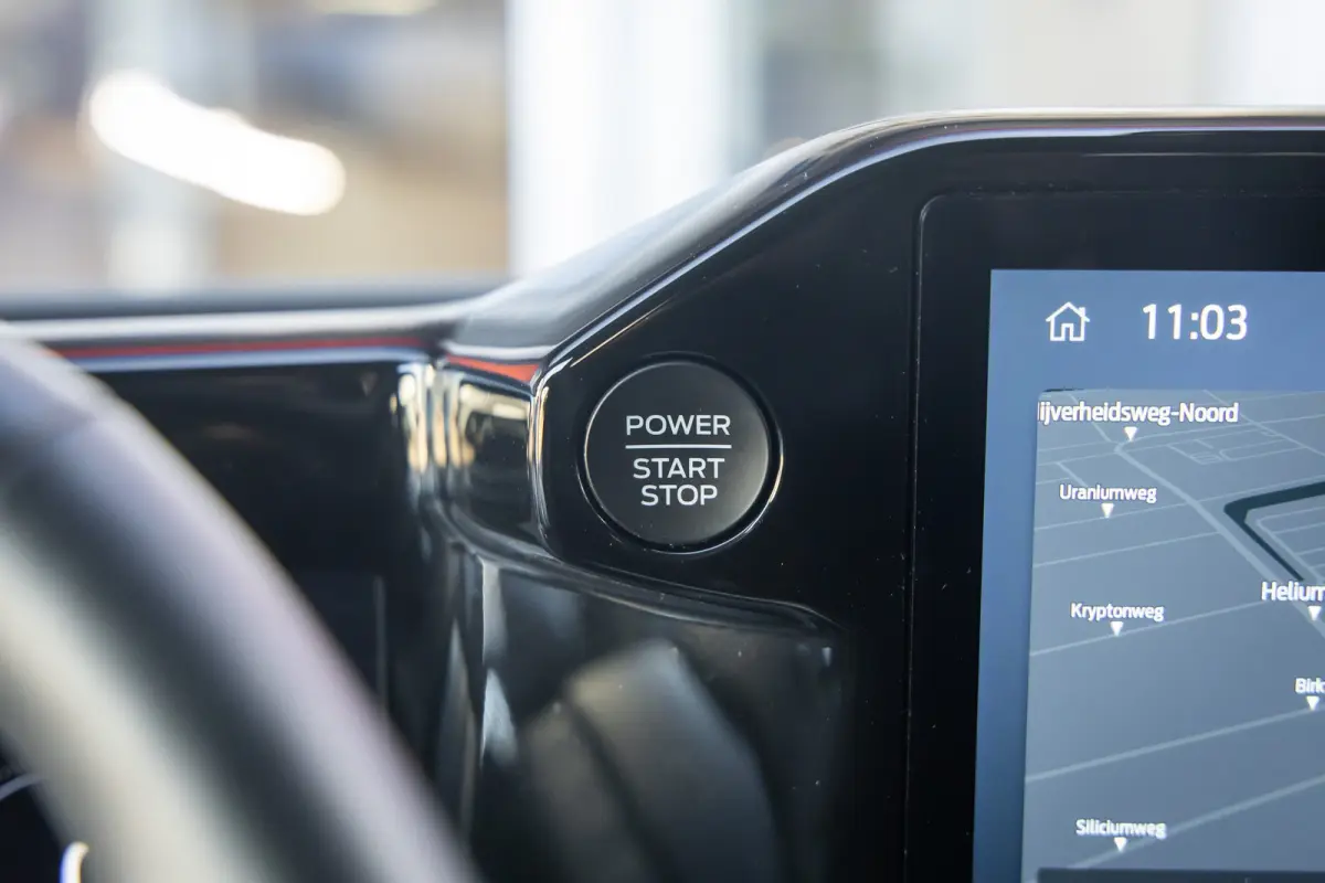 Tourneo 340 2.5 PHEV L1H1 Titanium | Trekhaak | Stoel- Stuurverwarming | Parkeersenoren + Camera | Keyless | LED | Apple Carplay/Android Auto | Apple Carplay/Android Auto|telefoonintegratie 