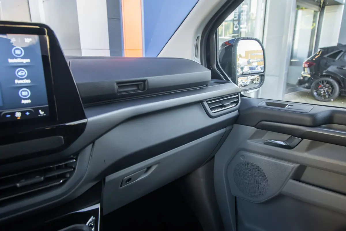 Tourneo 340 2.5 PHEV L1H1 Titanium | Trekhaak | Stoel- Stuurverwarming | Parkeersenoren + Camera | Keyless | LED | Apple Carplay/Android Auto | Apple Carplay/Android Auto|telefoonintegratie 