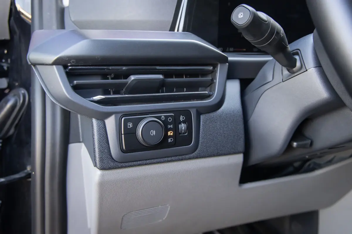 Tourneo 340 2.5 PHEV L1H1 Titanium | Trekhaak | Stoel- Stuurverwarming | Parkeersenoren + Camera | Keyless | LED | Apple Carplay/Android Auto | Apple Carplay/Android Auto|telefoonintegratie 