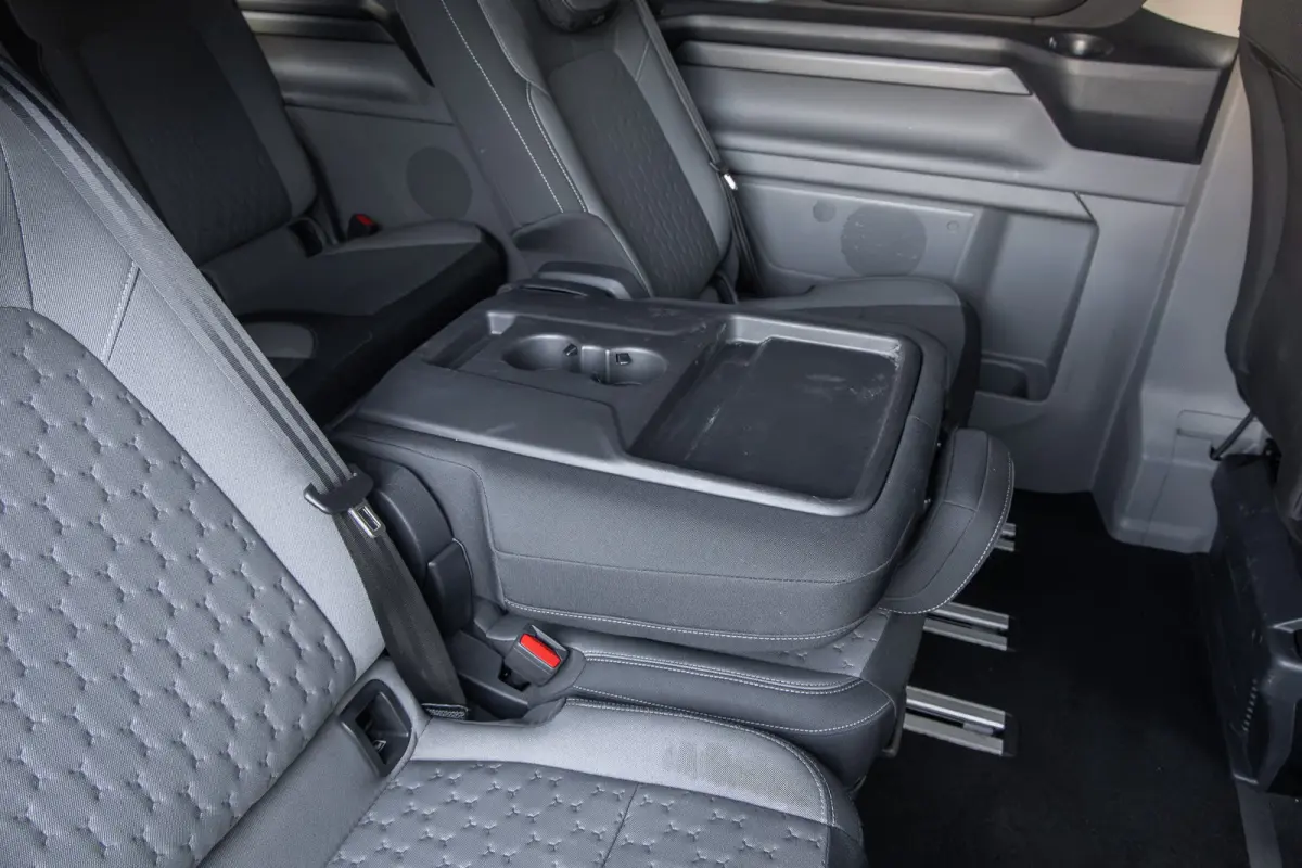 Tourneo 340 2.5 PHEV L1H1 Titanium | Trekhaak | Stoel- Stuurverwarming | Parkeersenoren + Camera | Keyless | LED | Apple Carplay/Android Auto | Apple Carplay/Android Auto|telefoonintegratie 