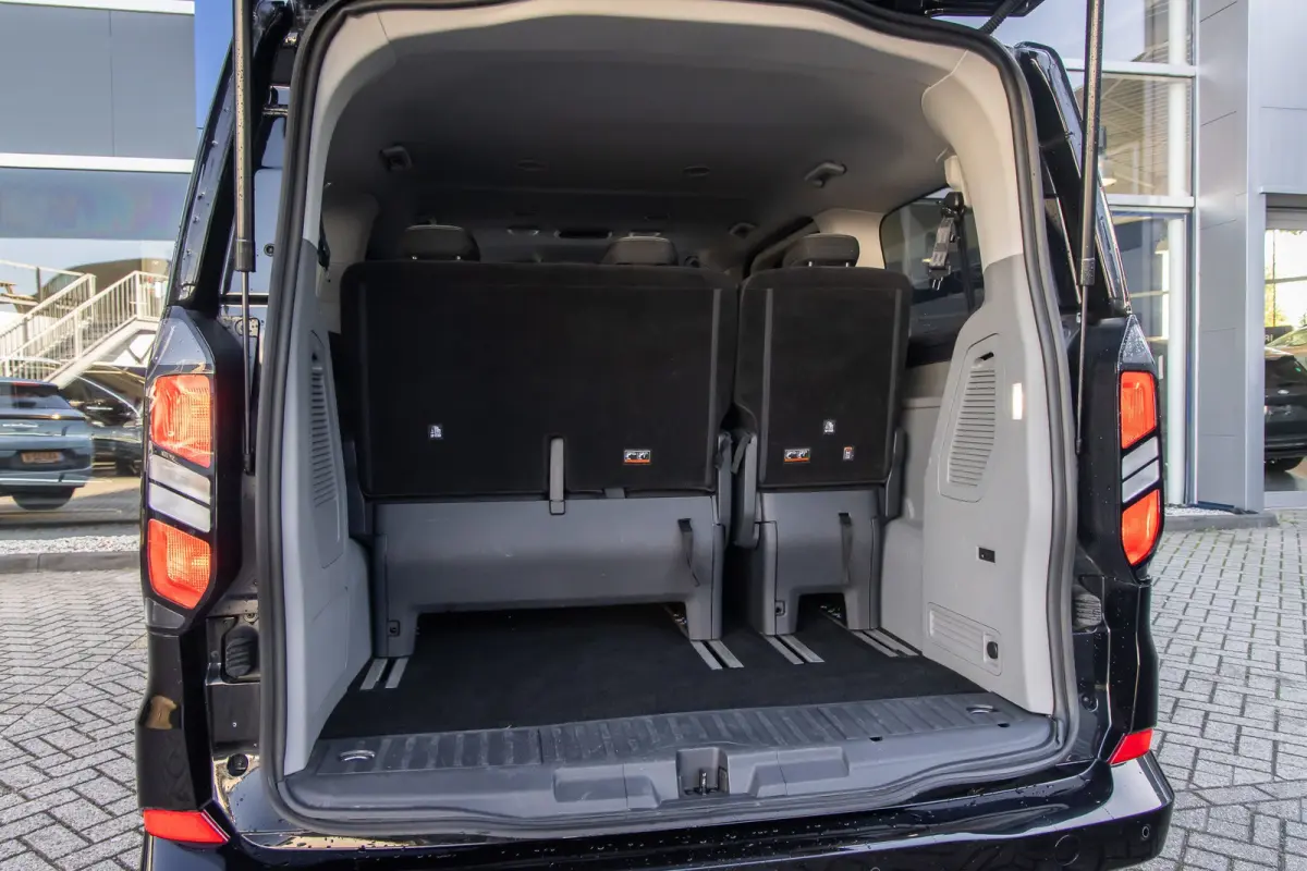 Tourneo 340 2.5 PHEV L1H1 Titanium | Trekhaak | Stoel- Stuurverwarming | Parkeersenoren + Camera | Keyless | LED | Apple Carplay/Android Auto | Apple Carplay/Android Auto|telefoonintegratie 