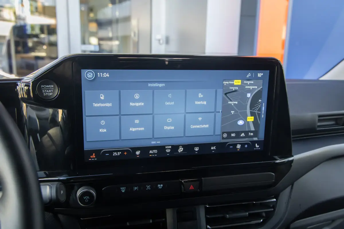 Tourneo 340 2.5 PHEV L1H1 Titanium | Trekhaak | Stoel- Stuurverwarming | Parkeersenoren + Camera | Keyless | LED | Apple Carplay/Android Auto | Apple Carplay/Android Auto|telefoonintegratie 