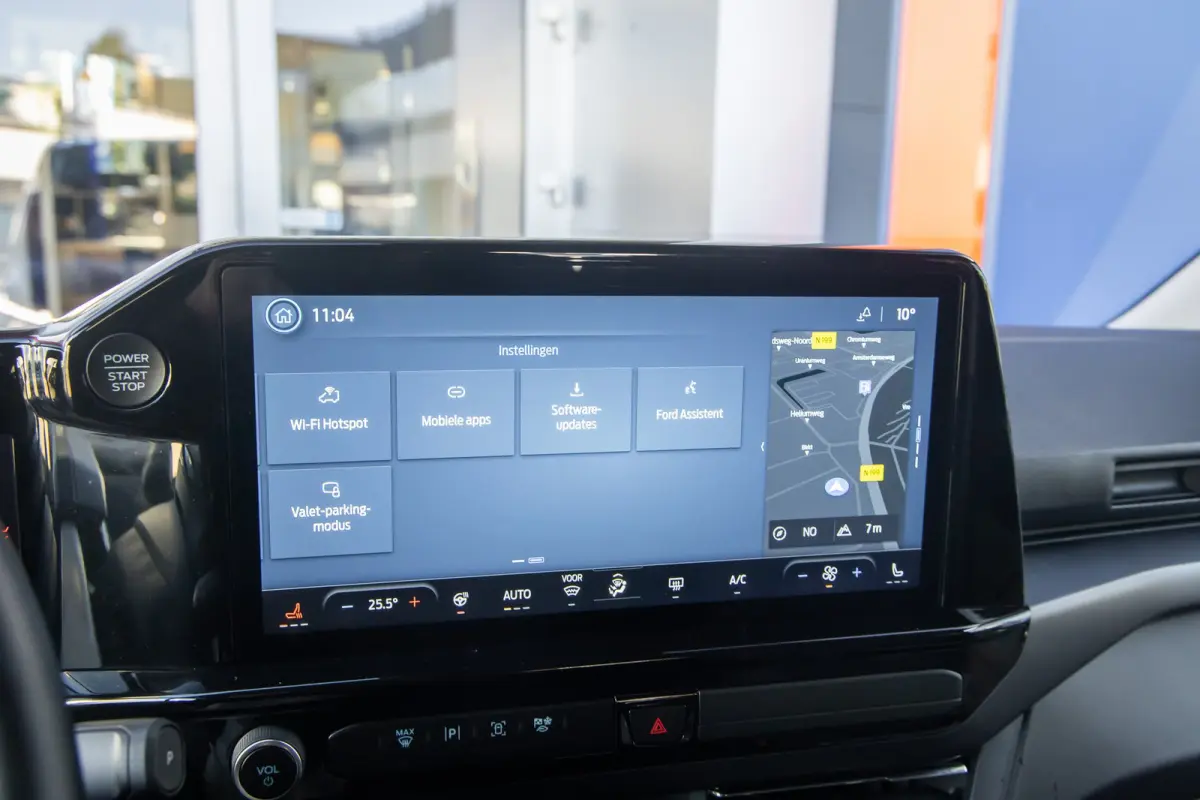 Tourneo 340 2.5 PHEV L1H1 Titanium | Trekhaak | Stoel- Stuurverwarming | Parkeersenoren + Camera | Keyless | LED | Apple Carplay/Android Auto | Apple Carplay/Android Auto|telefoonintegratie 
