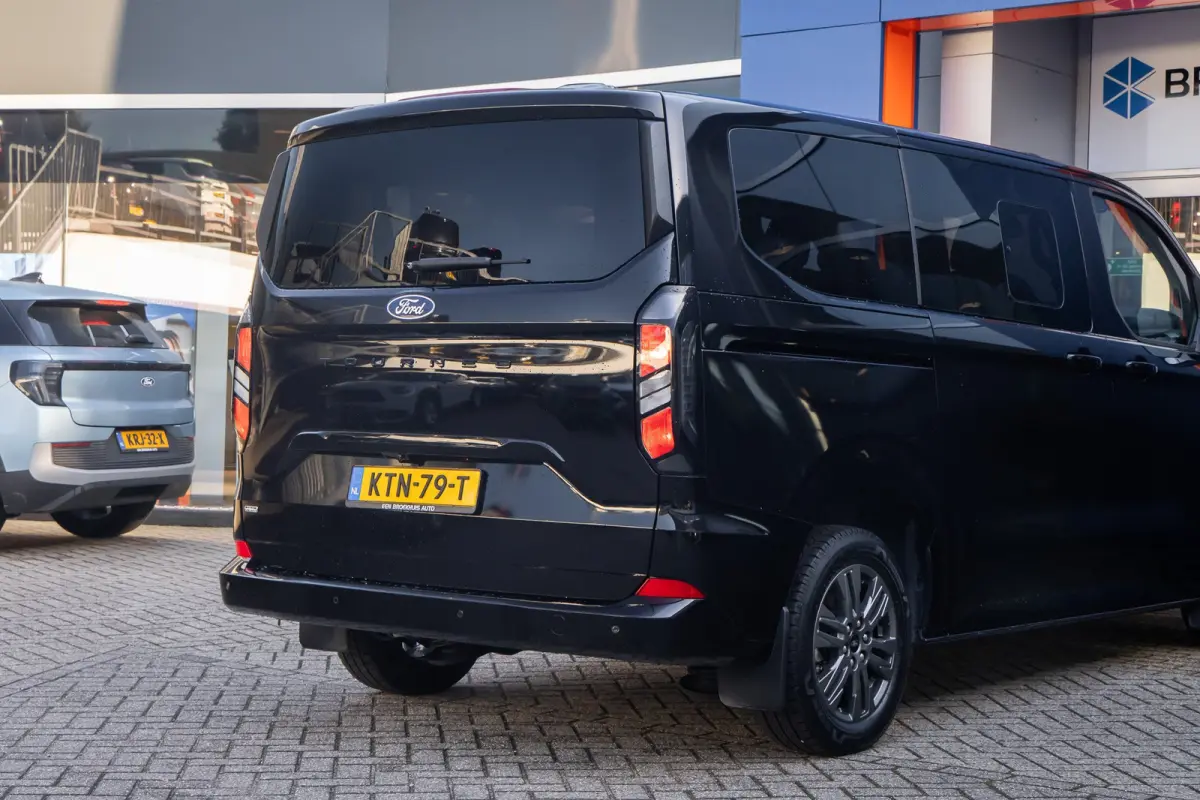 Tourneo 340 2.5 PHEV L1H1 Titanium | Trekhaak | Stoel- Stuurverwarming | Parkeersenoren + Camera | Keyless | LED | Apple Carplay/Android Auto | Apple Carplay/Android Auto|telefoonintegratie 