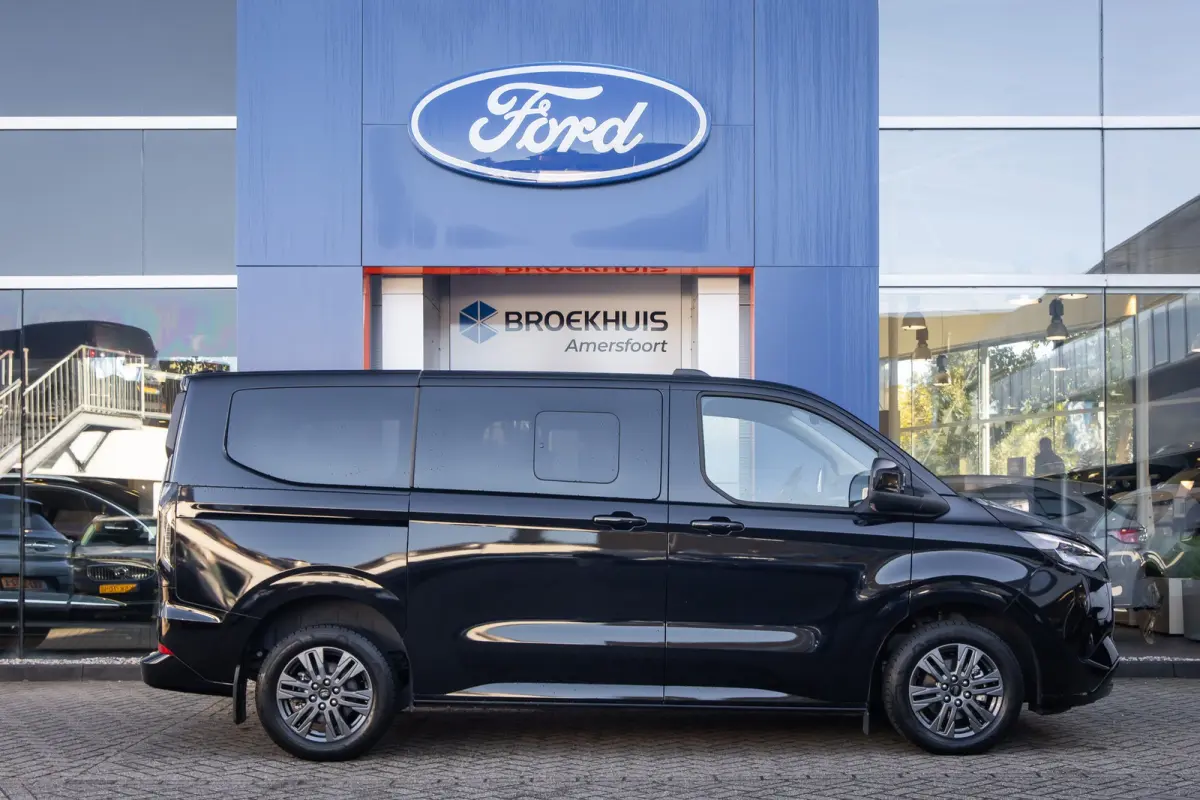 Tourneo 340 2.5 PHEV L1H1 Titanium | Trekhaak | Stoel- Stuurverwarming | Parkeersenoren + Camera | Keyless | LED | Apple Carplay/Android Auto | Apple Carplay/Android Auto|telefoonintegratie 