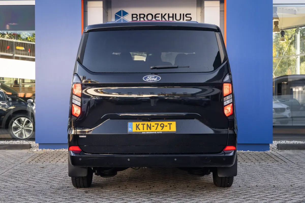 Tourneo 340 2.5 PHEV L1H1 Titanium | Trekhaak | Stoel- Stuurverwarming | Parkeersenoren + Camera | Keyless | LED | Apple Carplay/Android Auto | Apple Carplay/Android Auto|telefoonintegratie 