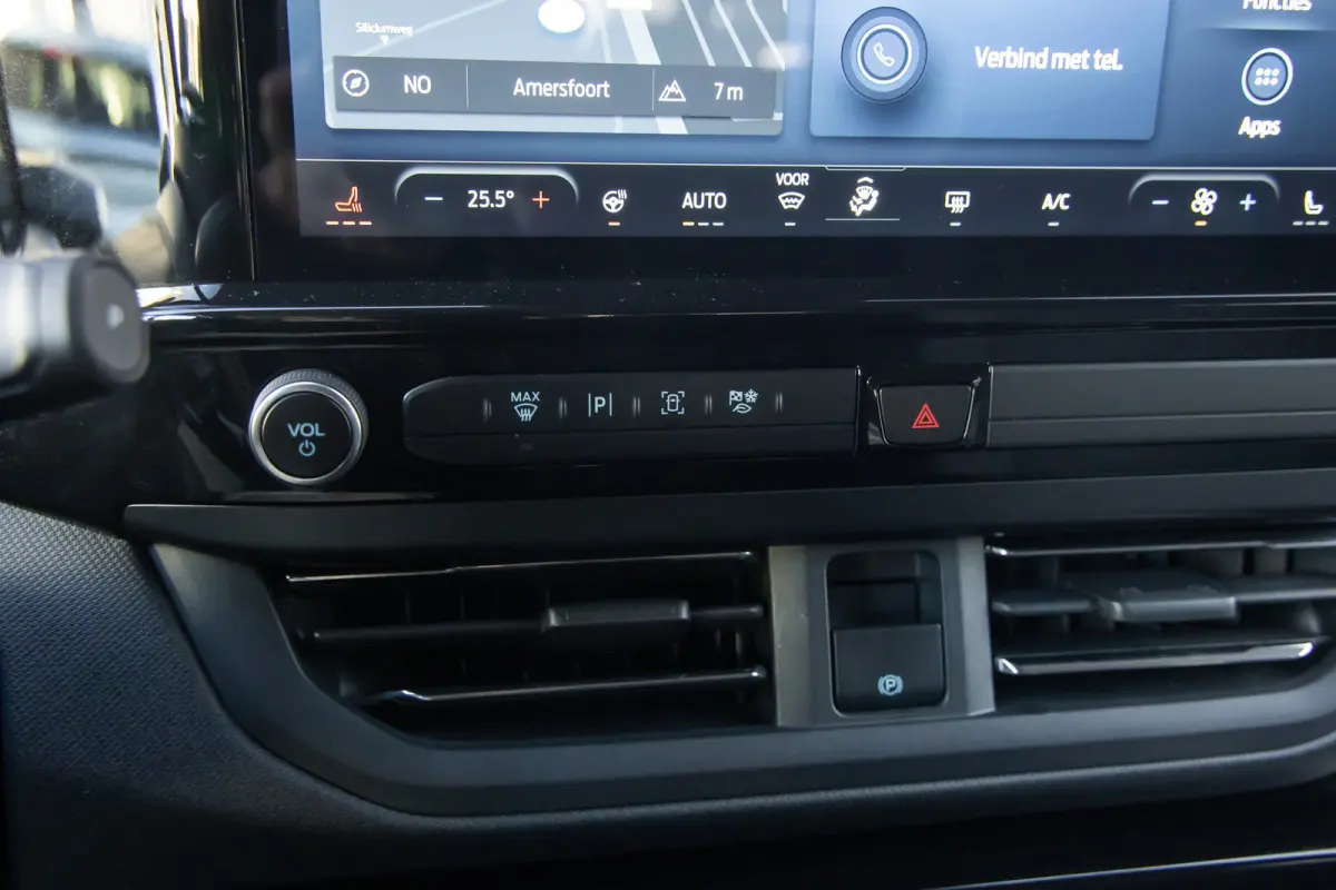 Tourneo 340 2.5 PHEV L1H1 Titanium | Trekhaak | Stoel- Stuurverwarming | Parkeersenoren + Camera | Keyless | LED | Apple Carplay/Android Auto | Apple Carplay/Android Auto|telefoonintegratie 