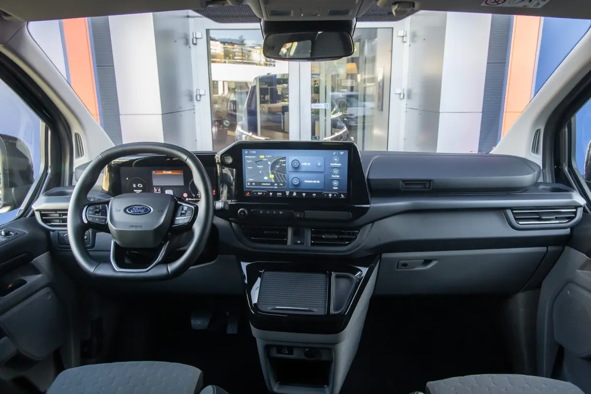 Tourneo 340 2.5 PHEV L1H1 Titanium | Trekhaak | Stoel- Stuurverwarming | Parkeersenoren + Camera | Keyless | LED | Apple Carplay/Android Auto | Apple Carplay/Android Auto|telefoonintegratie 
