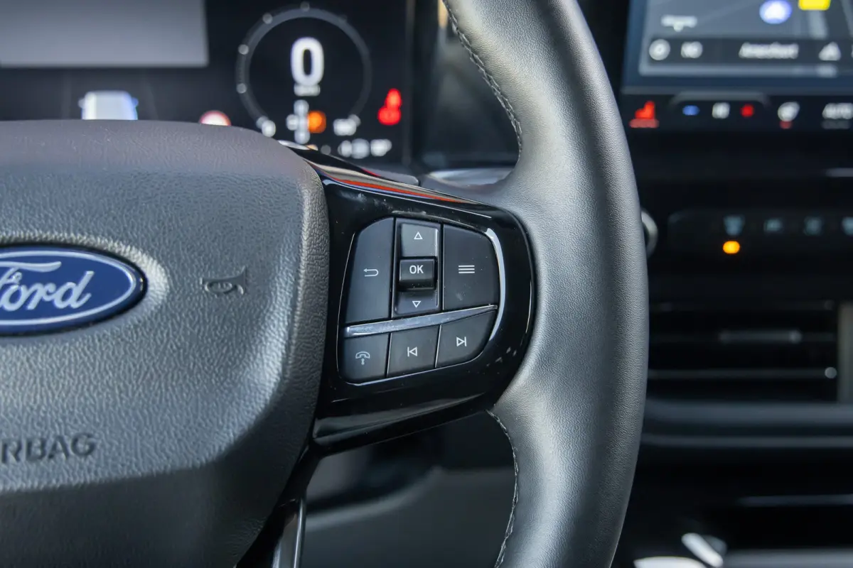 Tourneo 340 2.5 PHEV L1H1 Titanium | Trekhaak | Stoel- Stuurverwarming | Parkeersenoren + Camera | Keyless | LED | Apple Carplay/Android Auto | Apple Carplay/Android Auto|telefoonintegratie 