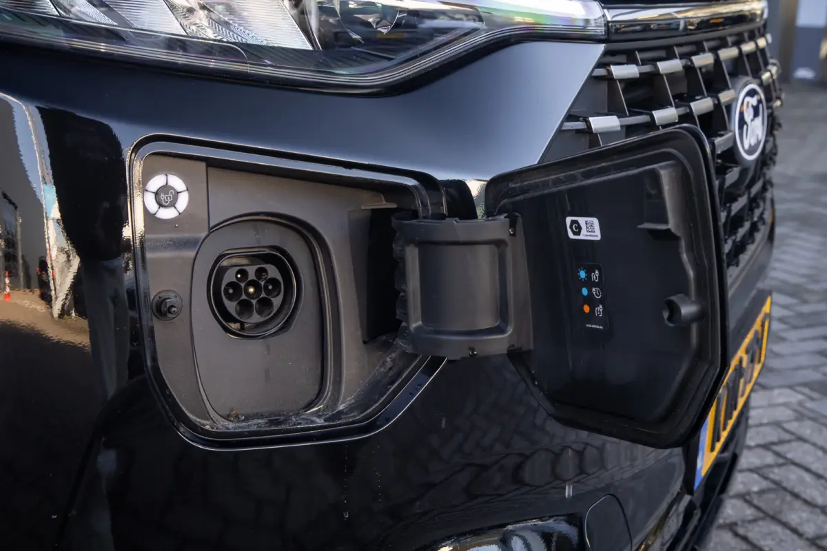 Tourneo 340 2.5 PHEV L1H1 Titanium | Trekhaak | Stoel- Stuurverwarming | Parkeersenoren + Camera | Keyless | LED | Apple Carplay/Android Auto | Apple Carplay/Android Auto|telefoonintegratie 
