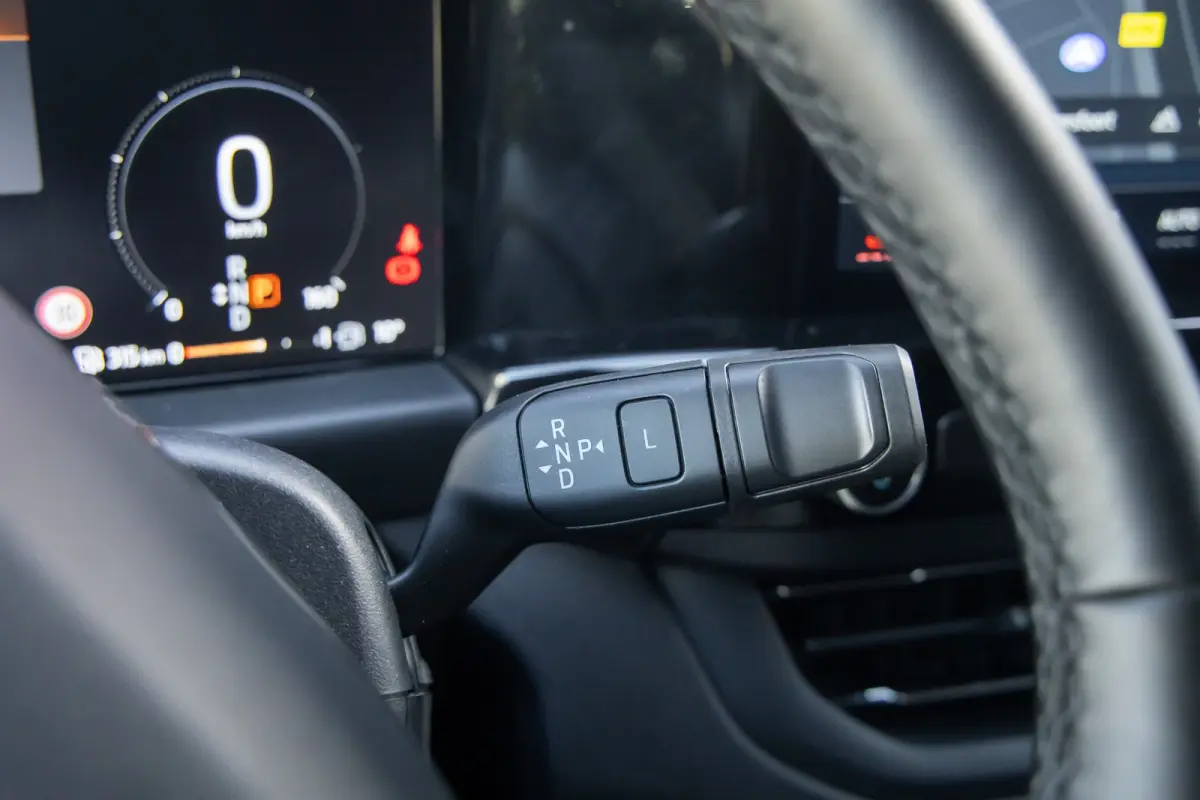 Tourneo 340 2.5 PHEV L1H1 Titanium | Trekhaak | Stoel- Stuurverwarming | Parkeersenoren + Camera | Keyless | LED | Apple Carplay/Android Auto | Apple Carplay/Android Auto|telefoonintegratie 