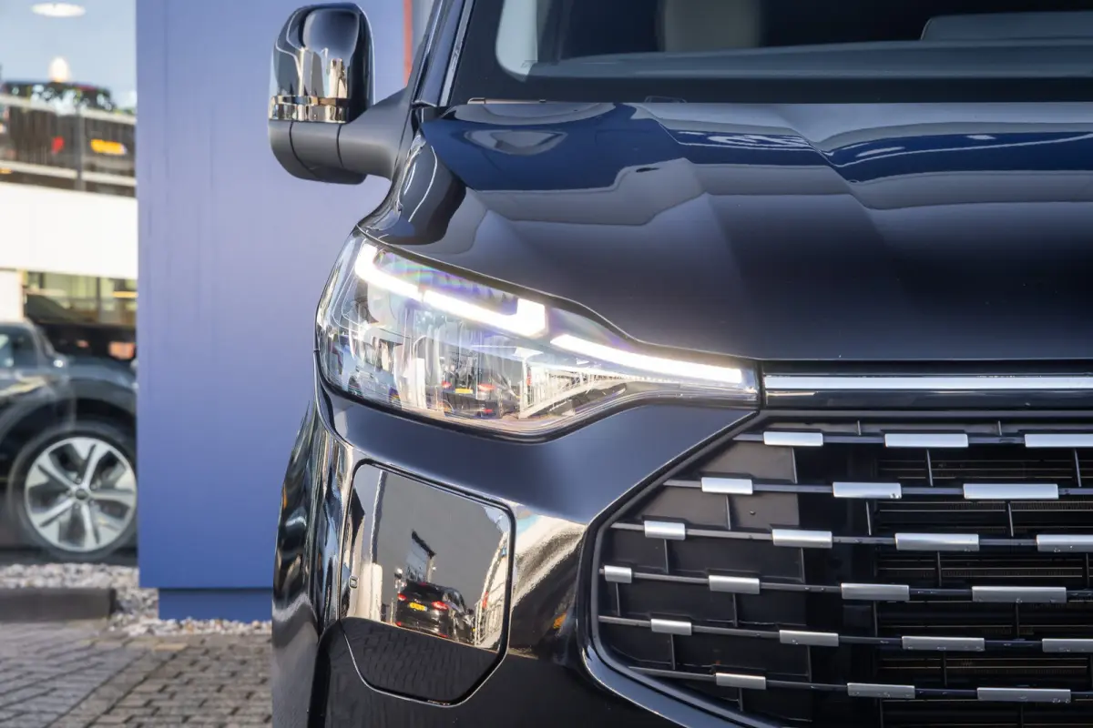 Tourneo 340 2.5 PHEV L1H1 Titanium | Trekhaak | Stoel- Stuurverwarming | Parkeersenoren + Camera | Keyless | LED | Apple Carplay/Android Auto | Apple Carplay/Android Auto|telefoonintegratie 