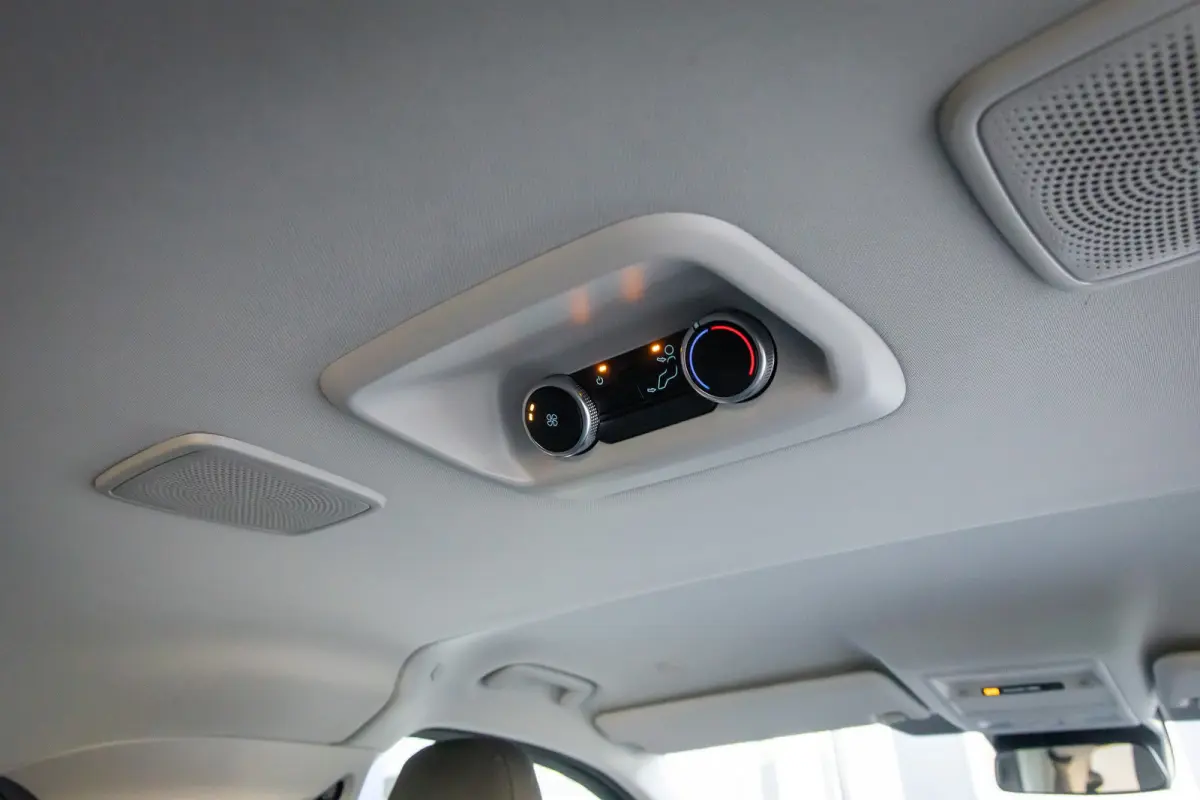 Tourneo 340 2.5 PHEV L1H1 Titanium | Trekhaak | Stoel- Stuurverwarming | Parkeersenoren + Camera | Keyless | LED | Apple Carplay/Android Auto | Apple Carplay/Android Auto|telefoonintegratie 