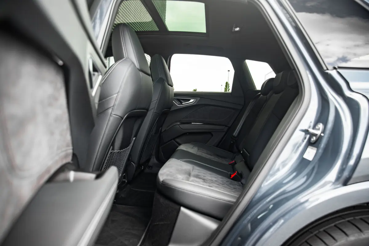 S edition quattro performance 82 kWh | Panoramadak | 360 Camera | HUD | Sonos | Passenger Display | | Apple Carplay/Android Auto|telefoonintegratie premium | Audio installatie premium | Crui