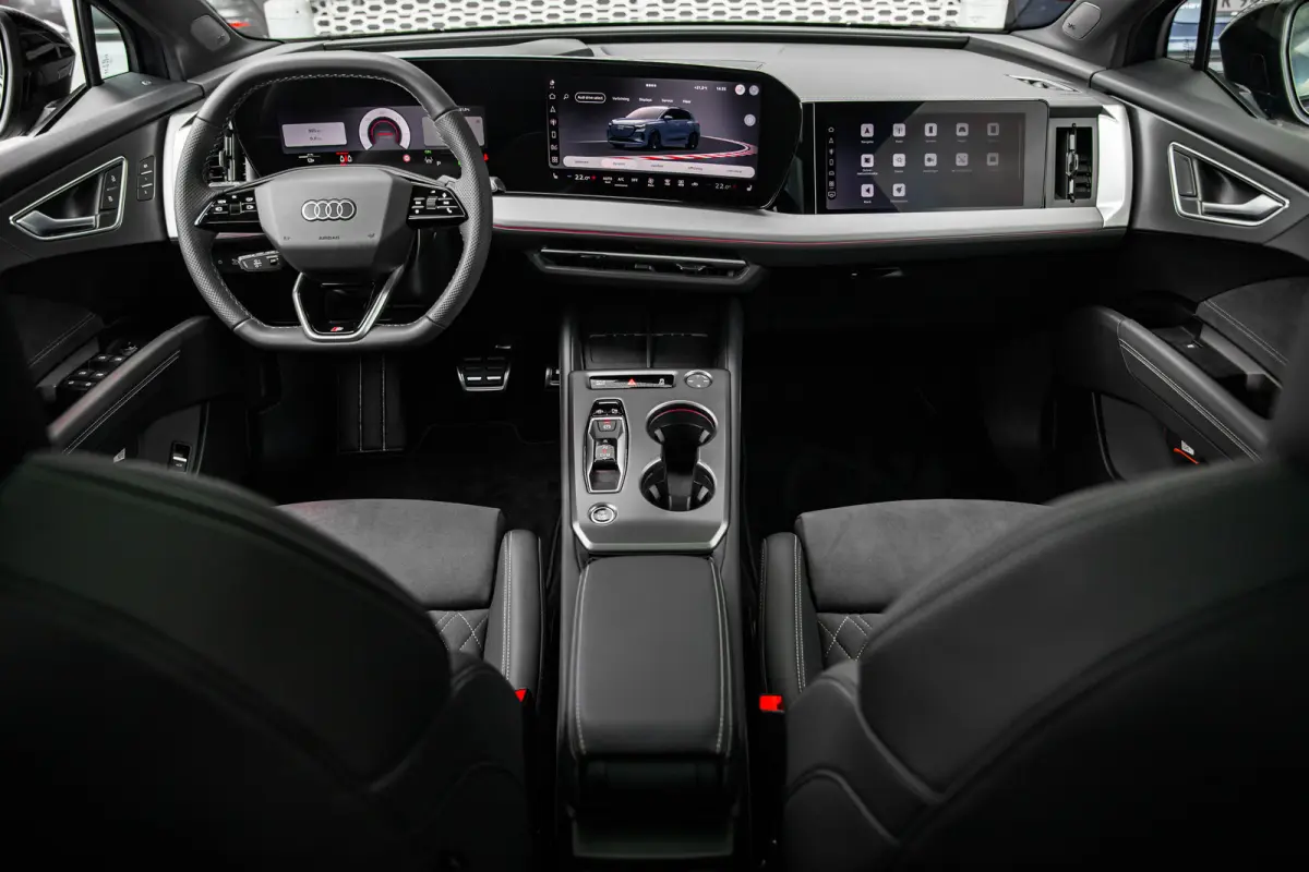 S edition quattro performance 82 kWh | Panoramadak | 360 Camera | HUD | Sonos | Passenger Display | | Apple Carplay/Android Auto|telefoonintegratie premium | Audio installatie premium | Crui