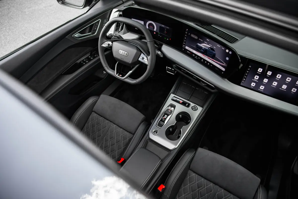 S edition quattro performance 82 kWh | Panoramadak | 360 Camera | HUD | Sonos | Passenger Display | | Apple Carplay/Android Auto|telefoonintegratie premium | Audio installatie premium | Crui