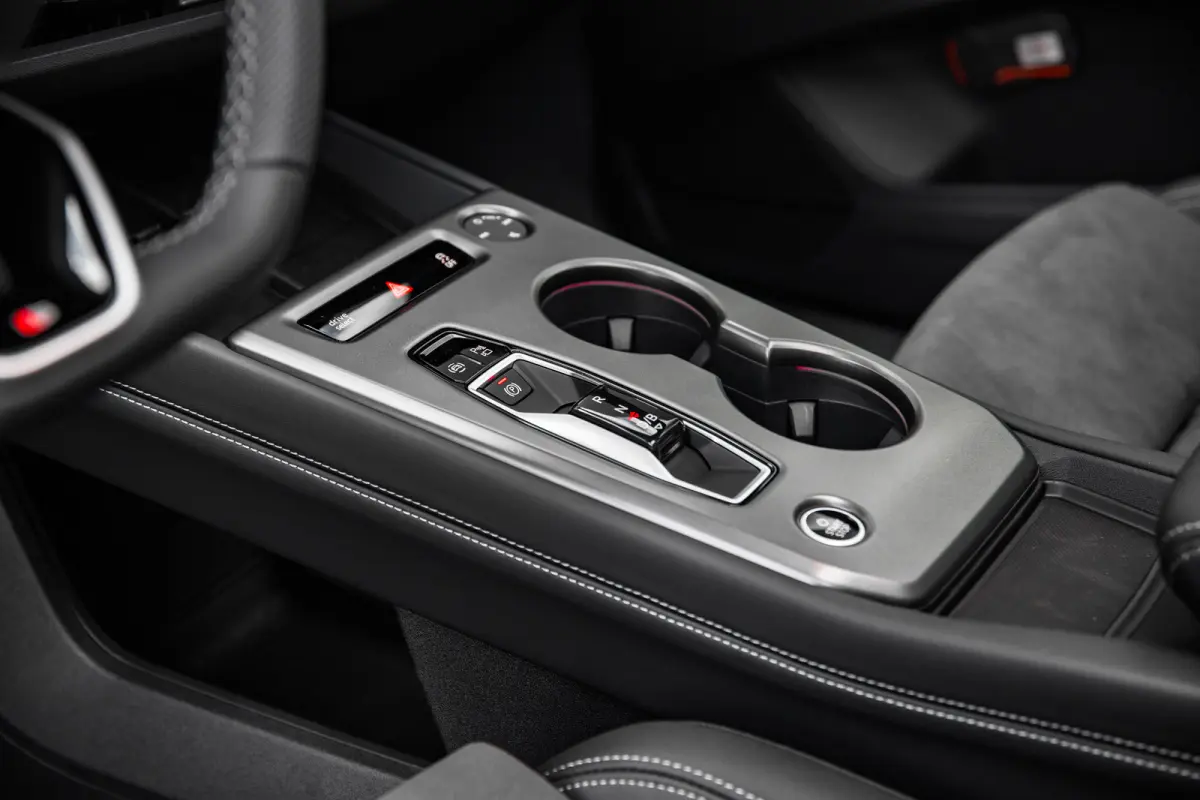 S edition quattro performance 82 kWh | Panoramadak | 360 Camera | HUD | Sonos | Passenger Display | | Apple Carplay/Android Auto|telefoonintegratie premium | Audio installatie premium | Crui