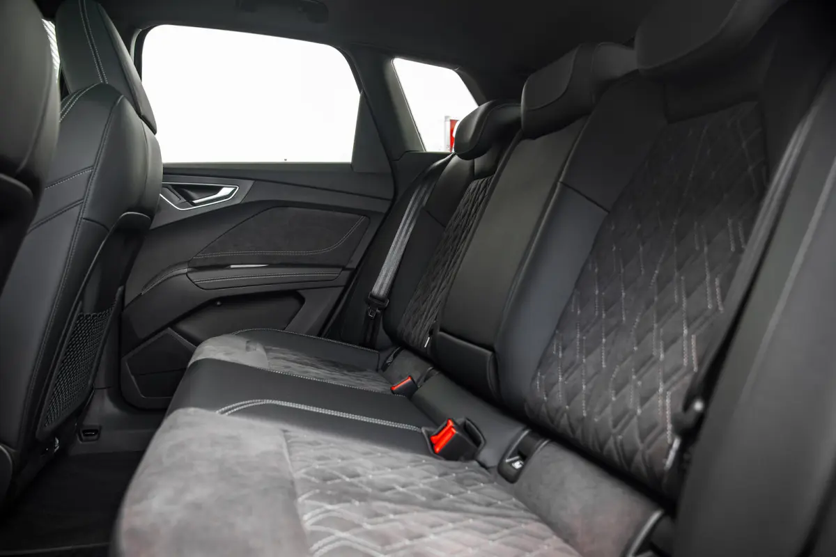 S edition quattro performance 82 kWh | Panoramadak | 360 Camera | HUD | Sonos | Passenger Display | | Apple Carplay/Android Auto|telefoonintegratie premium | Audio installatie premium | Crui