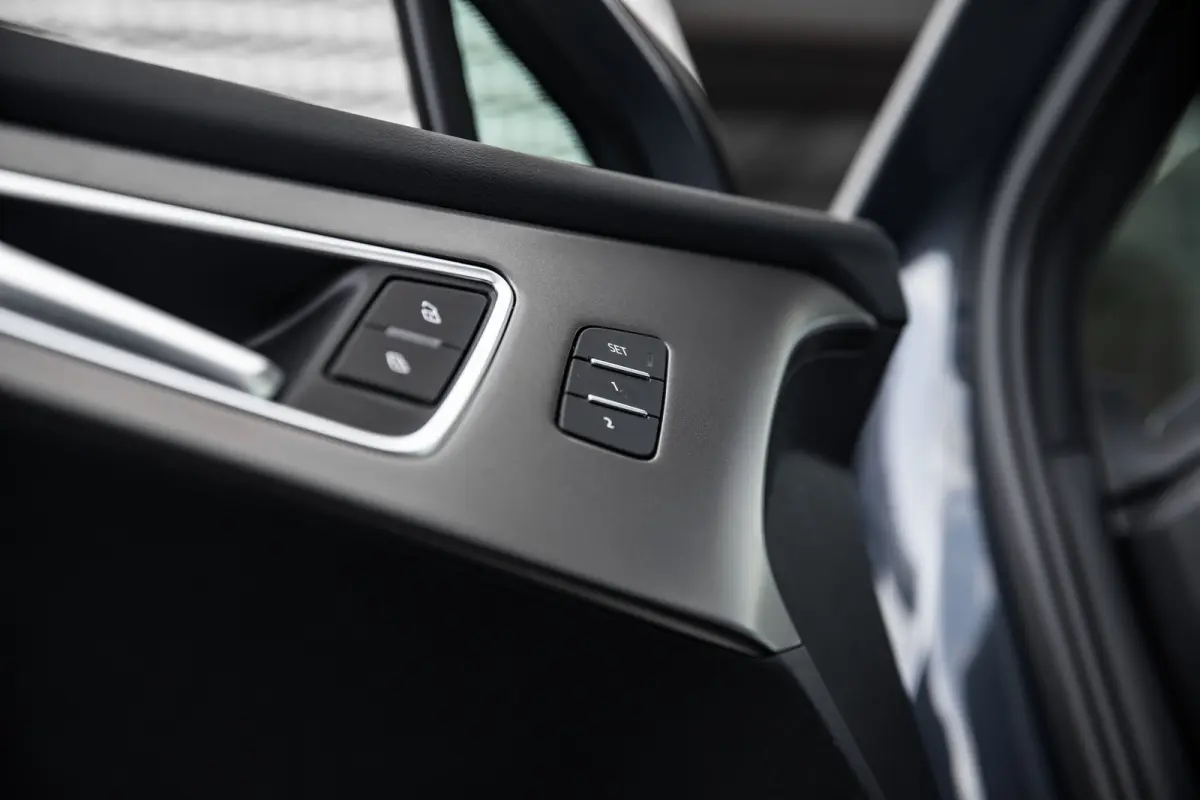 S edition quattro performance 82 kWh | Panoramadak | 360 Camera | HUD | Sonos | Passenger Display | | Apple Carplay/Android Auto|telefoonintegratie premium | Audio installatie premium | Crui