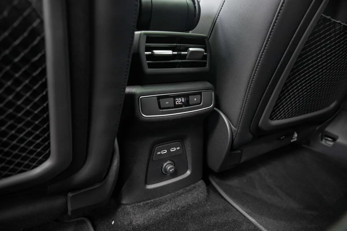 S edition quattro performance 82 kWh | Panoramadak | 360 Camera | HUD | Sonos | Passenger Display | | Apple Carplay/Android Auto|telefoonintegratie premium | Audio installatie premium | Crui