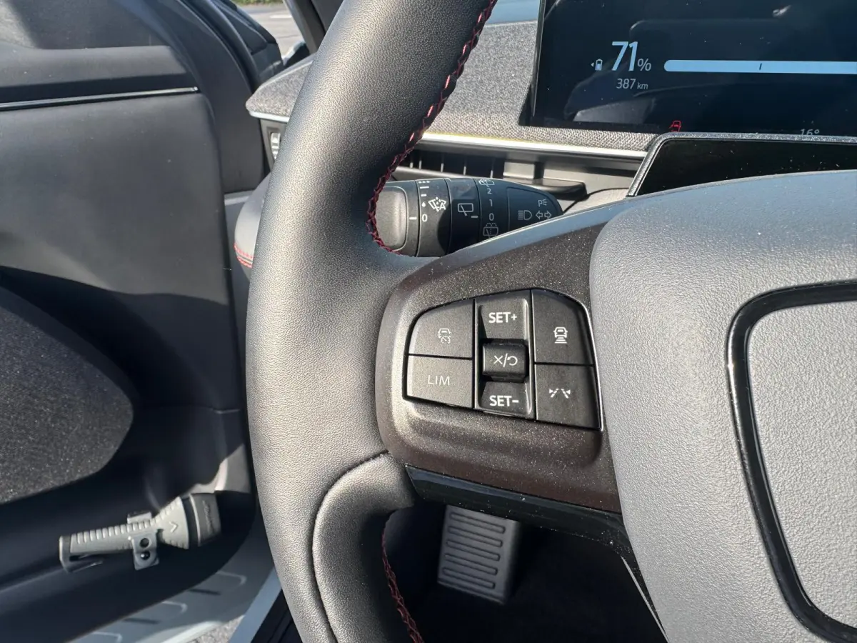 Extended Premium RWD 88 kWh | Elektr. Bestuurdersstoel met Memory | Dodehoekdetectie | Adaptive Cruise Ctrl. | Keyless Entry |