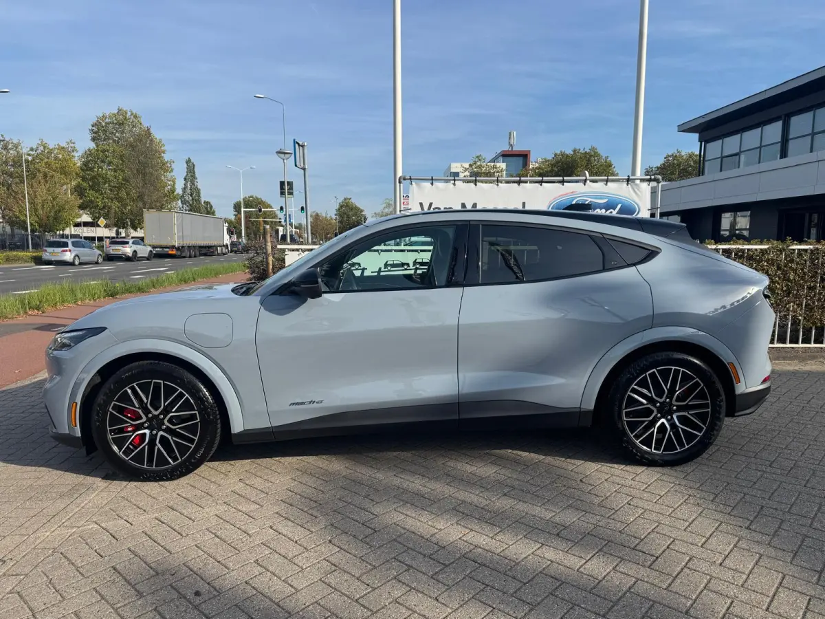 Extended Premium RWD 88 kWh | Elektr. Bestuurdersstoel met Memory | Dodehoekdetectie | Adaptive Cruise Ctrl. | Keyless Entry |