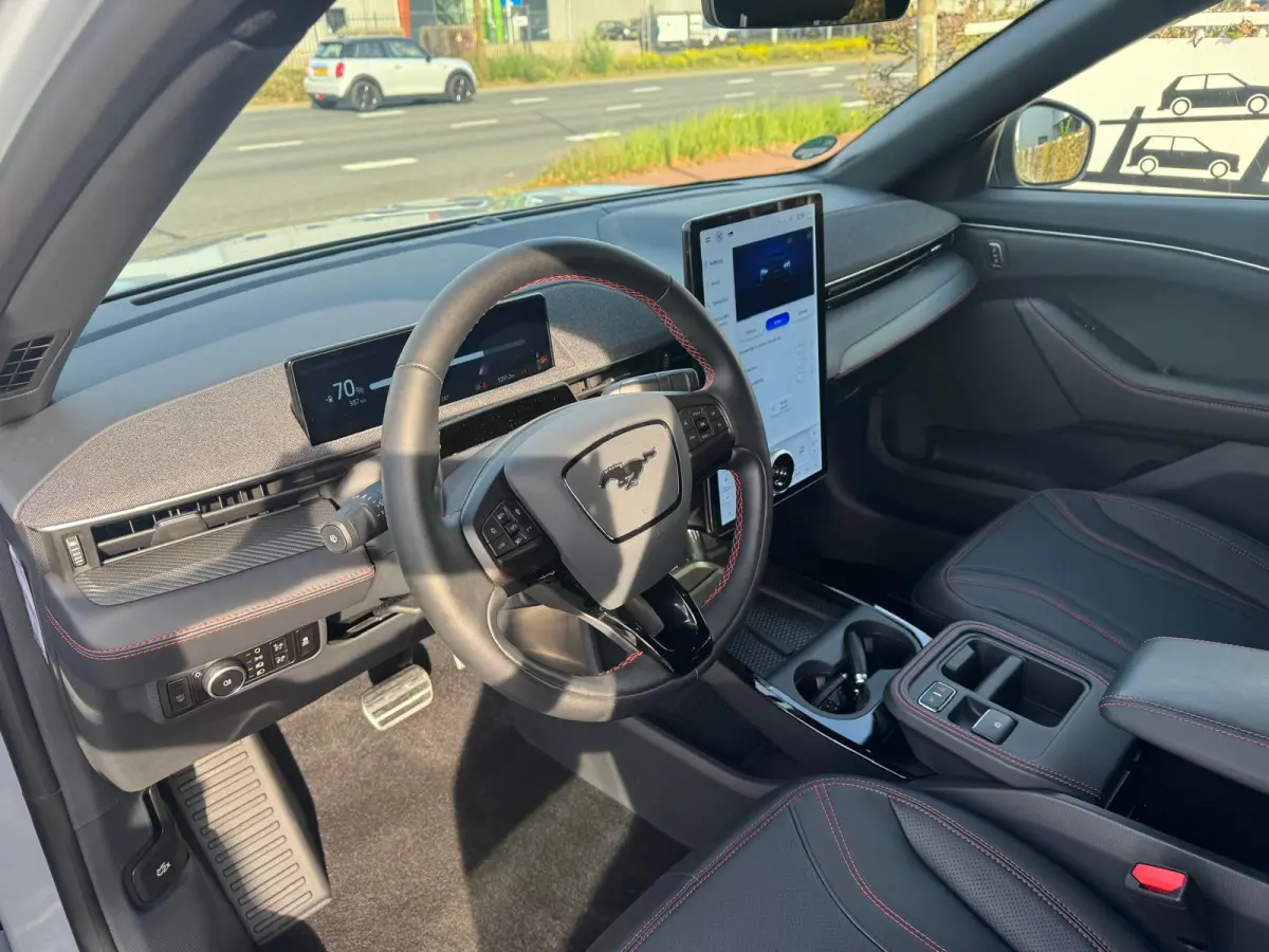 Extended Premium RWD 88 kWh | Elektr. Bestuurdersstoel met Memory | Dodehoekdetectie | Adaptive Cruise Ctrl. | Keyless Entry |