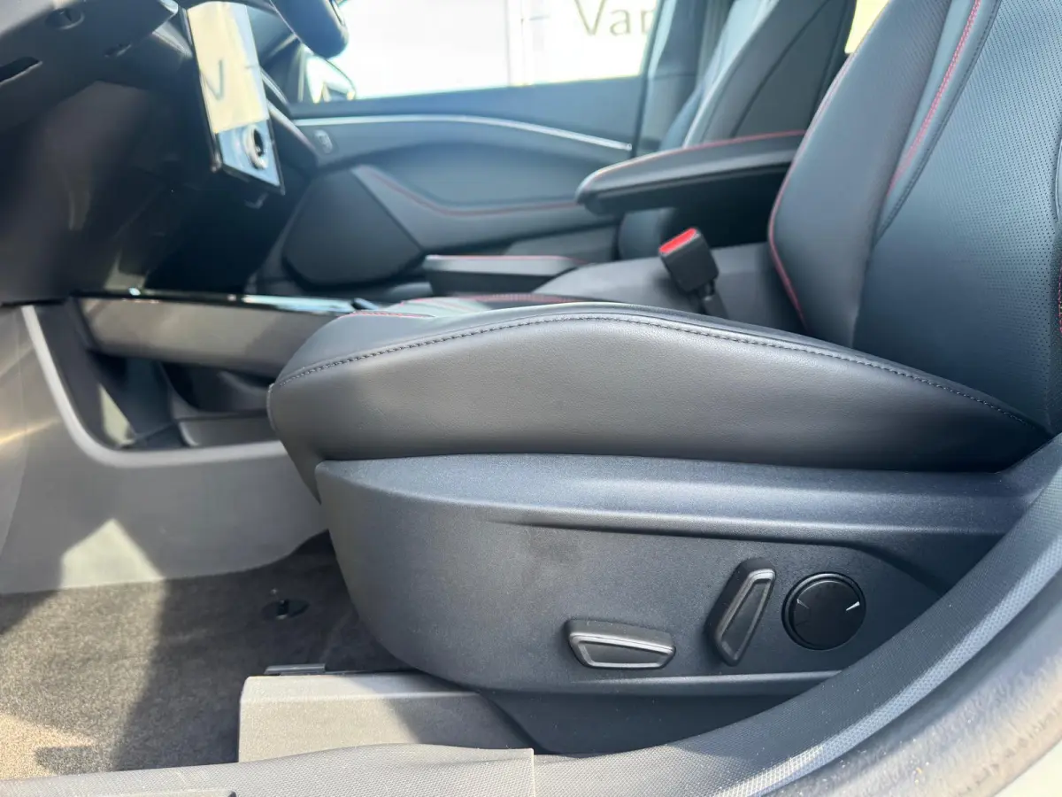 Extended Premium RWD 88 kWh | Elektr. Bestuurdersstoel met Memory | Dodehoekdetectie | Adaptive Cruise Ctrl. | Keyless Entry |