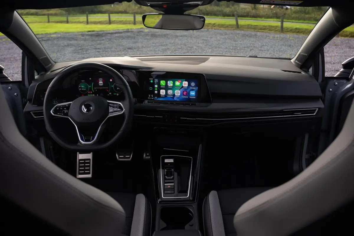 1.4 GTE 245PK|2e Eig|BTW|Panoramadak|Trekhaak|CarPlay|Nardo|Leder|Stoel Ventilatie/verwarming|R-Line 18''|Sfeer|IQ LED|Head UP|Virtual|Dealer Onderhouden