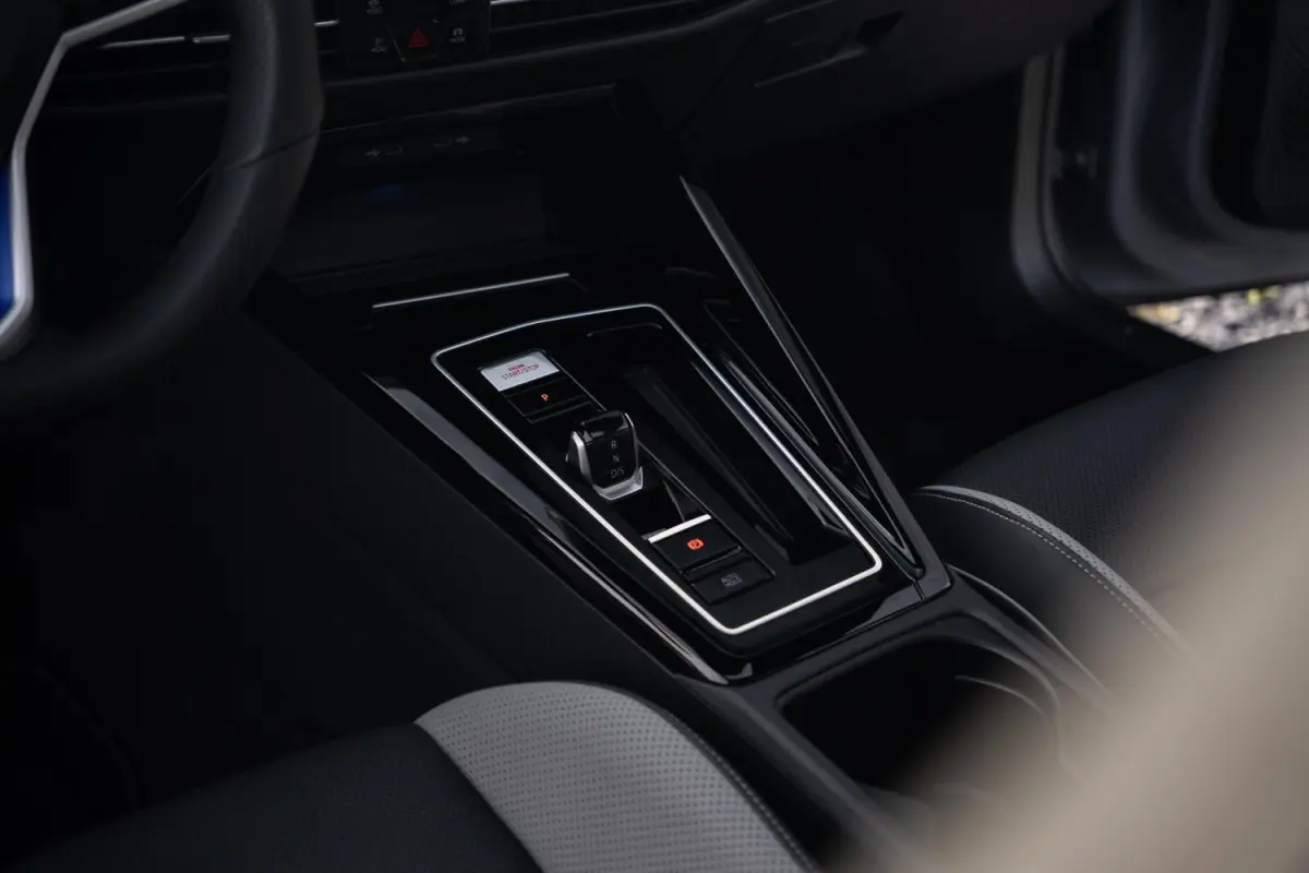 1.4 GTE 245PK|2e Eig|BTW|Panoramadak|Trekhaak|CarPlay|Nardo|Leder|Stoel Ventilatie/verwarming|R-Line 18''|Sfeer|IQ LED|Head UP|Virtual|Dealer Onderhouden