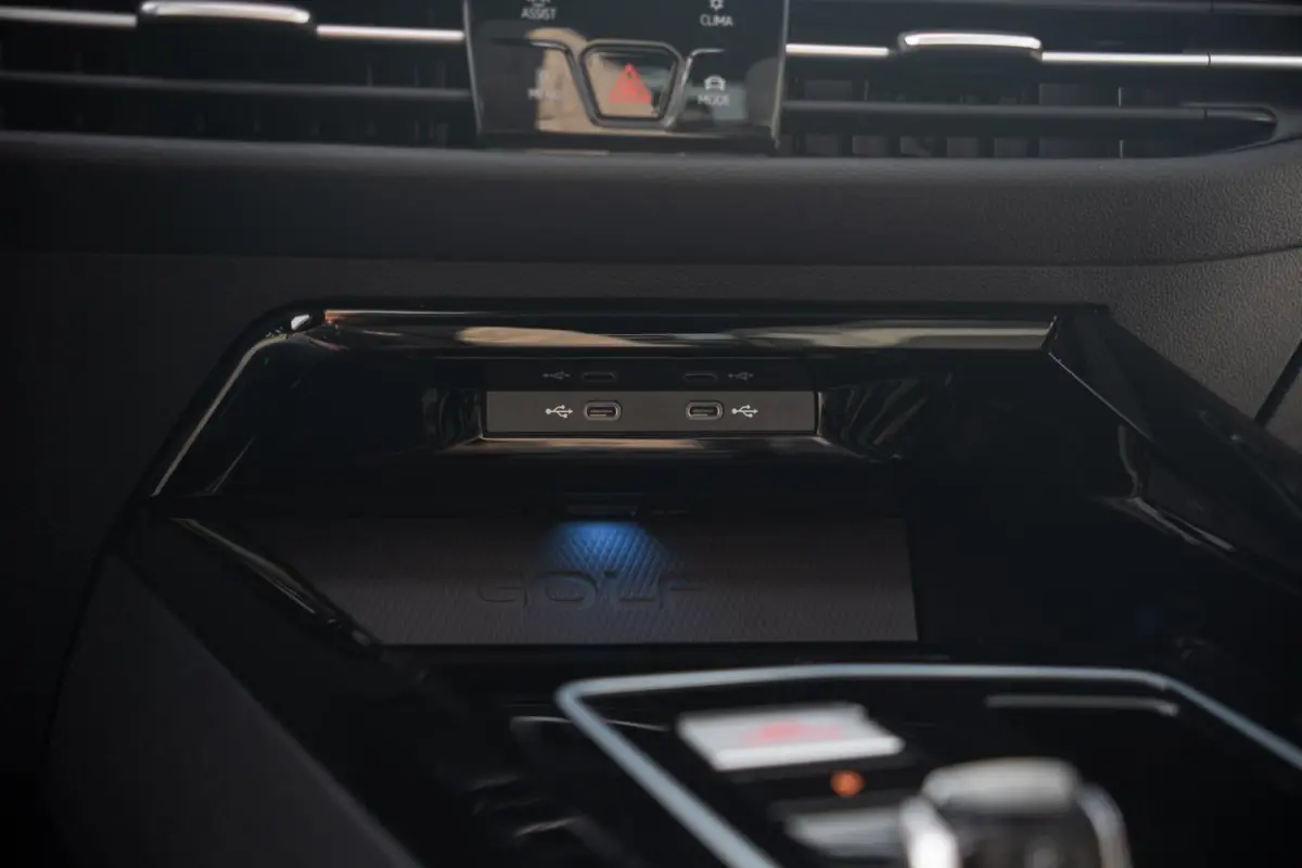 1.4 GTE 245PK|2e Eig|BTW|Panoramadak|Trekhaak|CarPlay|Nardo|Leder|Stoel Ventilatie/verwarming|R-Line 18''|Sfeer|IQ LED|Head UP|Virtual|Dealer Onderhouden