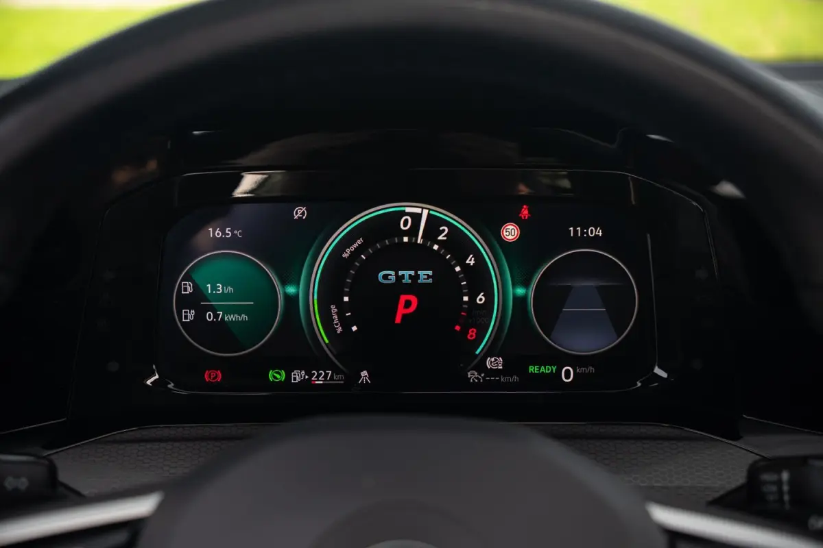 1.4 GTE 245PK|2e Eig|BTW|Panoramadak|Trekhaak|CarPlay|Nardo|Leder|Stoel Ventilatie/verwarming|R-Line 18''|Sfeer|IQ LED|Head UP|Virtual|Dealer Onderhouden
