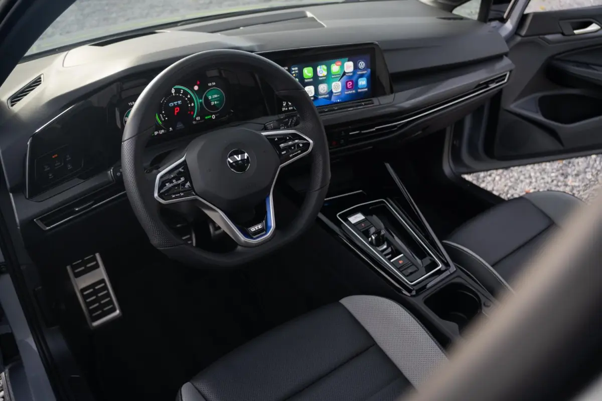 1.4 GTE 245PK|2e Eig|BTW|Panoramadak|Trekhaak|CarPlay|Nardo|Leder|Stoel Ventilatie/verwarming|R-Line 18''|Sfeer|IQ LED|Head UP|Virtual|Dealer Onderhouden