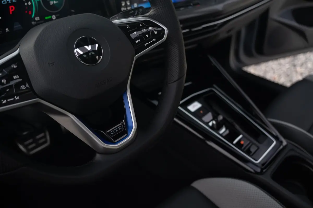 1.4 GTE 245PK|2e Eig|BTW|Panoramadak|Trekhaak|CarPlay|Nardo|Leder|Stoel Ventilatie/verwarming|R-Line 18''|Sfeer|IQ LED|Head UP|Virtual|Dealer Onderhouden