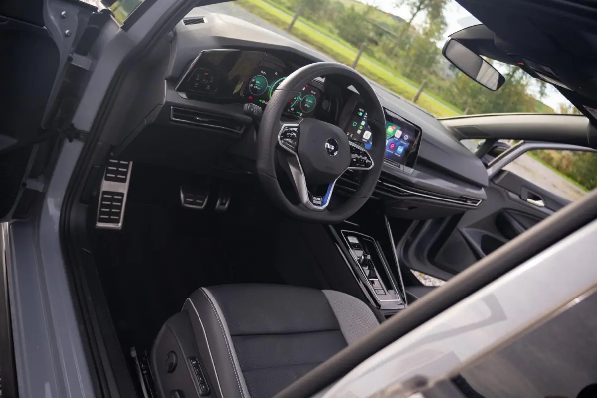 1.4 GTE 245PK|2e Eig|BTW|Panoramadak|Trekhaak|CarPlay|Nardo|Leder|Stoel Ventilatie/verwarming|R-Line 18''|Sfeer|IQ LED|Head UP|Virtual|Dealer Onderhouden