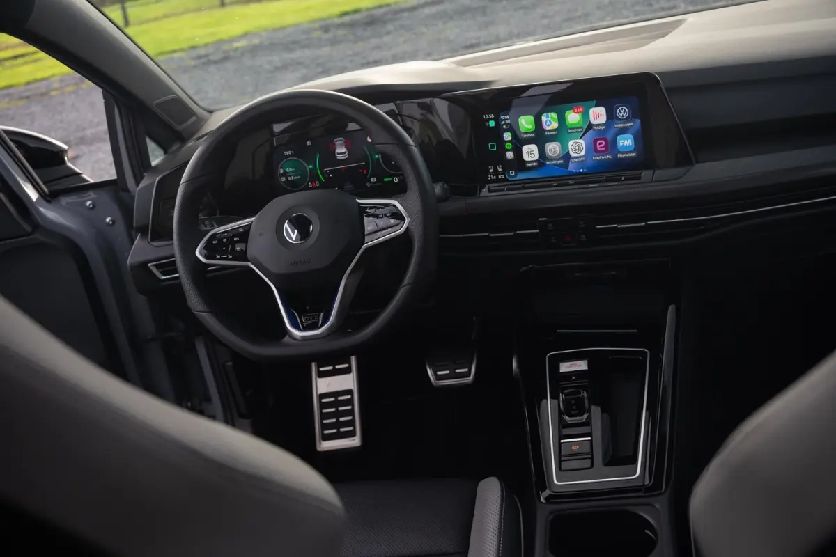 1.4 GTE 245PK|2e Eig|BTW|Panoramadak|Trekhaak|CarPlay|Nardo|Leder|Stoel Ventilatie/verwarming|R-Line 18''|Sfeer|IQ LED|Head UP|Virtual|Dealer Onderhouden