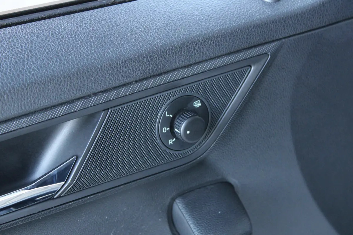1.0 TSI Business Edition | Parkeersensoren achter | Climate control | Cruise control | Apple carplay & Android auto |