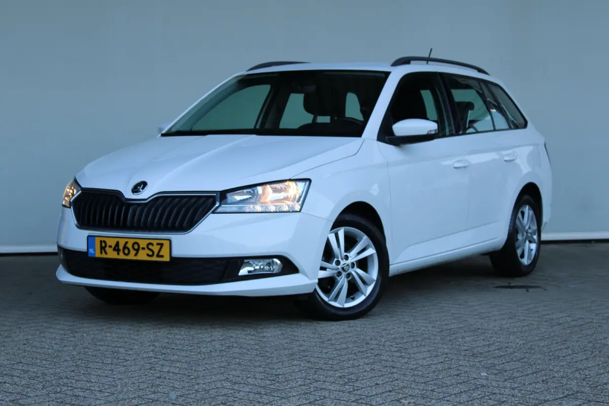 1.0 TSI Business Edition | Parkeersensoren achter | Climate control | Cruise control | Apple carplay & Android auto |