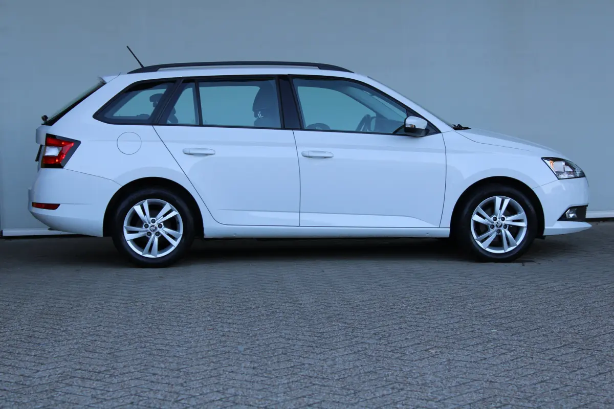 1.0 TSI Business Edition | Parkeersensoren achter | Climate control | Cruise control | Apple carplay & Android auto |