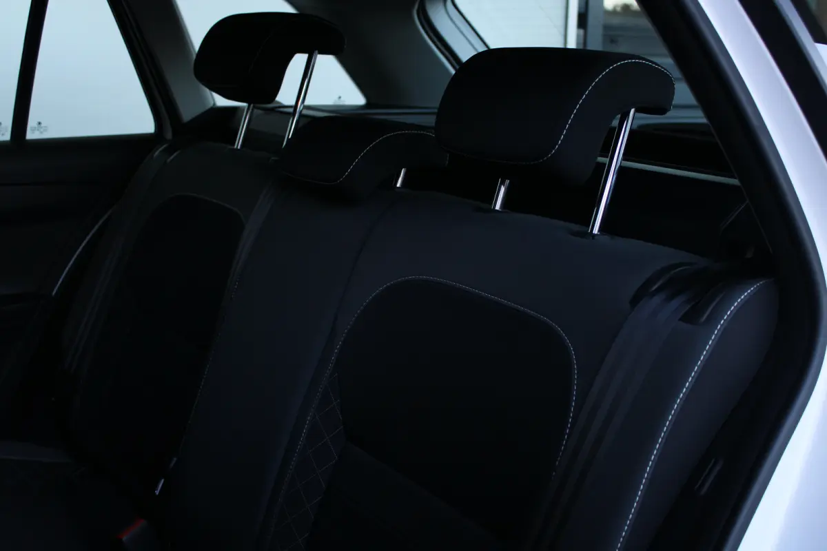 1.0 TSI Business Edition | Parkeersensoren achter | Climate control | Cruise control | Apple carplay & Android auto |
