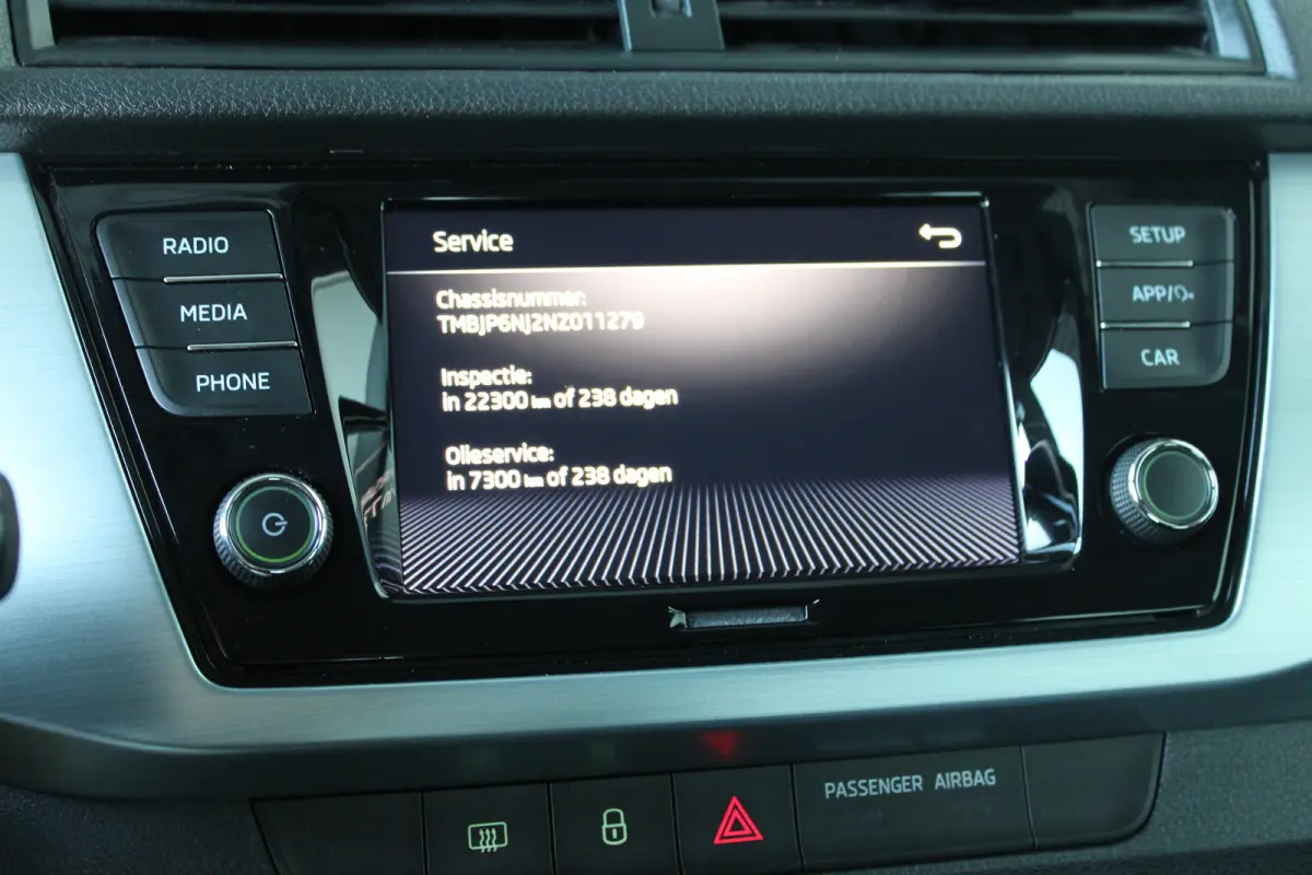 1.0 TSI Business Edition | Parkeersensoren achter | Climate control | Cruise control | Apple carplay & Android auto |