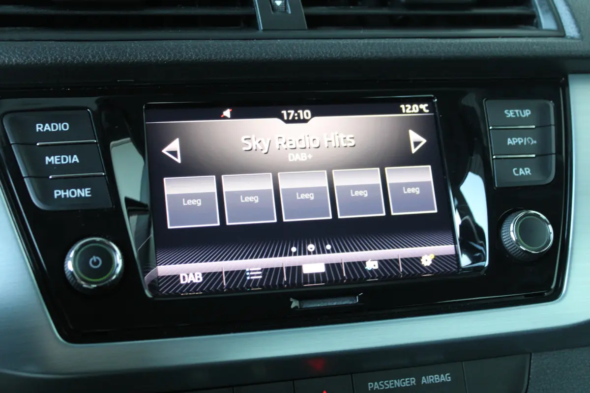 1.0 TSI Business Edition | Parkeersensoren achter | Climate control | Cruise control | Apple carplay & Android auto |