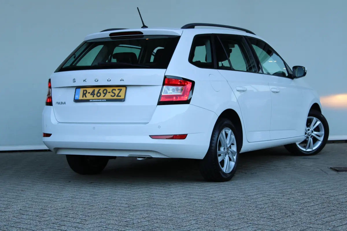 1.0 TSI Business Edition | Parkeersensoren achter | Climate control | Cruise control | Apple carplay & Android auto |